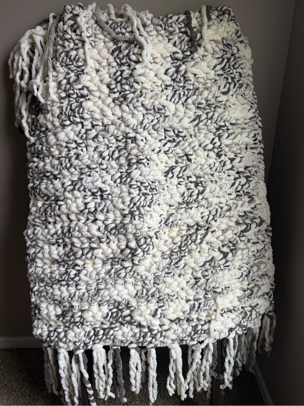 Cozy Chunky Knit Throw Blanket - Cream & Gray